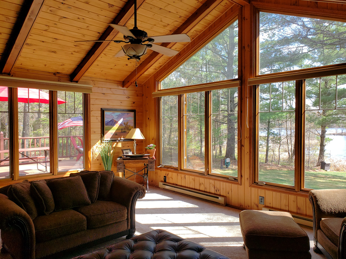 Picture of a lake view from cabin livingroom